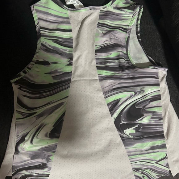Lululemon size 6 Swift Ventilated Running Tank Top - Picture 7 of 7